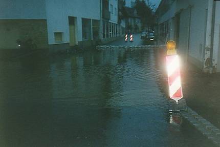 (2002) Hochwasser der Meldestufe 4 auf dem Schwarzen Regen (Katastrophenalarm)